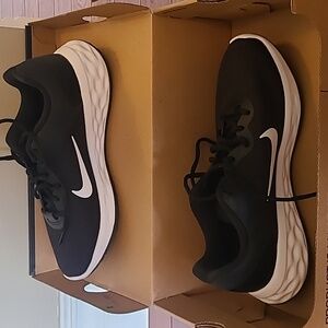 Black Nike Revolution 6 Running shoes
